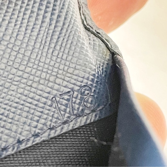 Prada blue saffiano leather key case - Picture 9 of 10